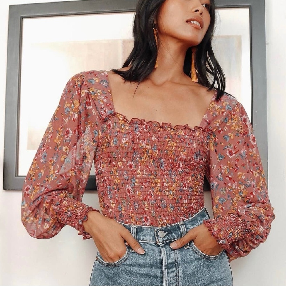 Lulu's Watch Me Bloom Mauve Floral Print Mesh
Smocked Long Sleeve Top Large